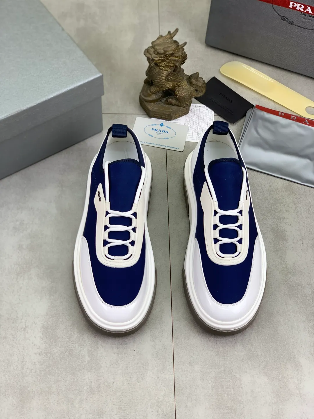 Men's men's shoes 💰P542💰 [New style] popular models are on the official website, 🆘 The trendy brand (Prada) mainly promotes popular models, avant-garde and versatile fashionable men's shoes private version mold opening, cowhide surface splicing 1:1.. Fashionable and simple, original imported cowhide lining cowhide feet; the atmosphere and personality are more fashionable, eye-catching and pursuing class. It will subvert the old idea and be a must-have for fashionistas with you! Must keep it! Tall and comfortable, large and low, high-end quality workmanship. Size: 38-44 3️⃣colors available.
